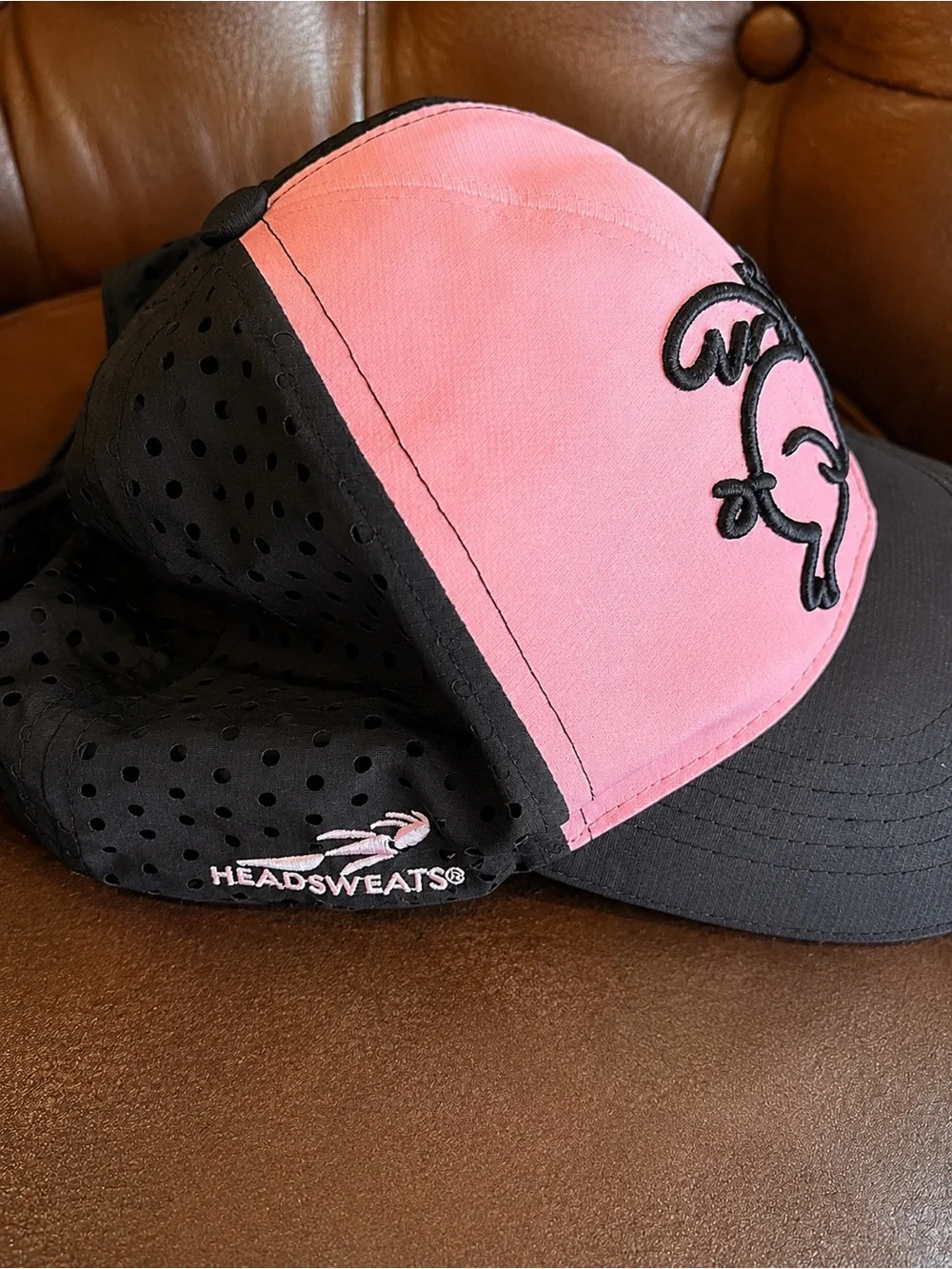 Headsweats Flying Pig NWOT Marathon Pink Black Performance Running Hat